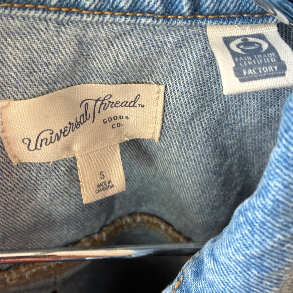 Universal Thread sz S 100% recycled cotton cropped denim jacket EUC jean trucker - Picture 2 of 4